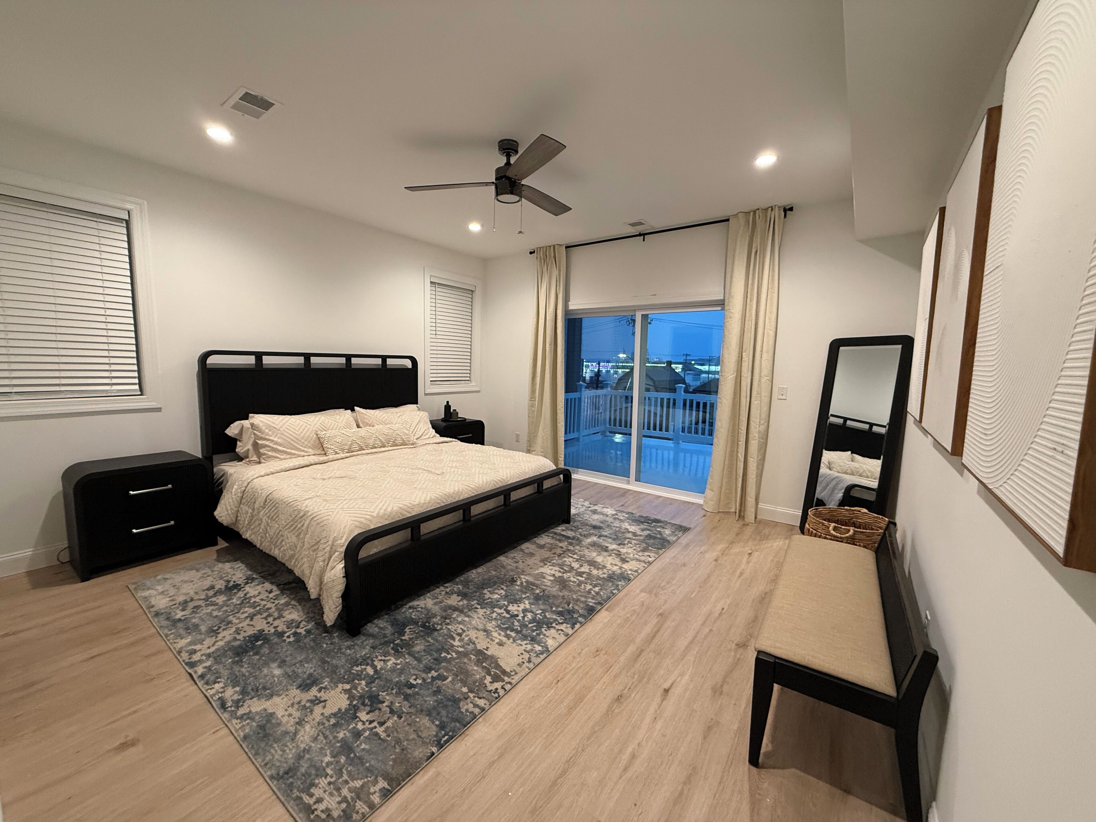4 bedrooms, iron/ironing board, WiFi, bed sheets