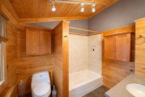 Hair dryer, towels, soap, shampoo - Lake George Direct Waterfront with Dock for Boat Sleeps 10 (Putnam Station)