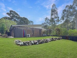 Exterior - Quiet Retreat with Large Garden and Parking (Malua Bay)