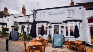 The Abbey Field, a pub with outdoor seating and a signboard advertising its dining room. - Milsoms Hotel (Kenilworth)