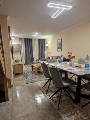 Maison, 2 chambres, vue jardin | Restauration