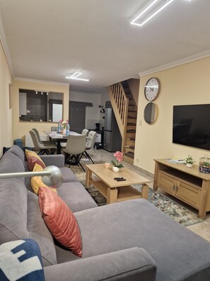 Maison, 2 chambres, vue jardin | Coin séjour