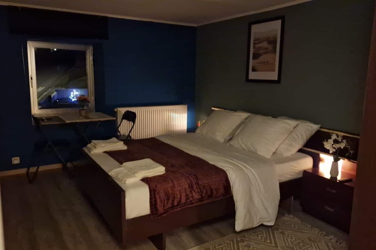 Talo, 2 makuuhuonetta, näköala puutarhaan