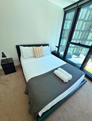 1 bedroom, WiFi, bed sheets - Modern 1 Bedroom Unit with Futon (Brisbane City)