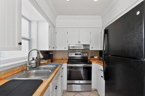 Private kitchen - Entire Coastal Home with Game Room Near Beaches (Largo)