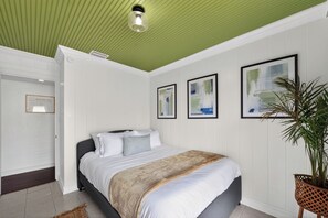 Room - Entire Coastal Home with Game Room Near Beaches (Largo)