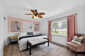 3 Schlafzimmer, Schreibtisch, Bügeleisen/Bügelbrett, kostenloses WLAN