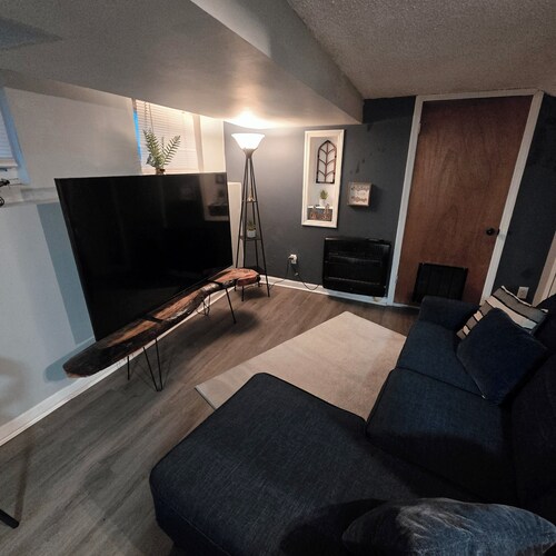 Cozy 1-bedroom apartment in welcoming Troy with AC