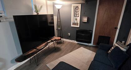 Cozy 1-bedroom apartment in welcoming Troy with AC