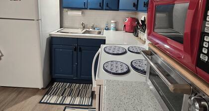 Cozy 1-bedroom apartment in welcoming Troy with AC