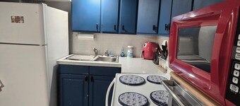 Cozy 1-bedroom apartment in welcoming Troy with AC