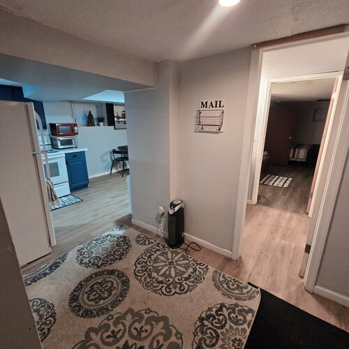 Cozy 1-bedroom apartment in welcoming Troy with AC