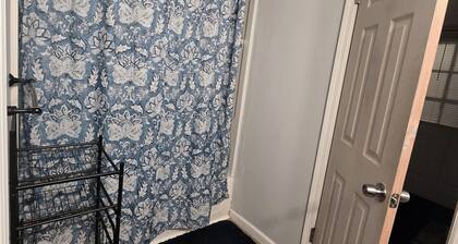Cozy 1-bedroom apartment in welcoming Troy with AC