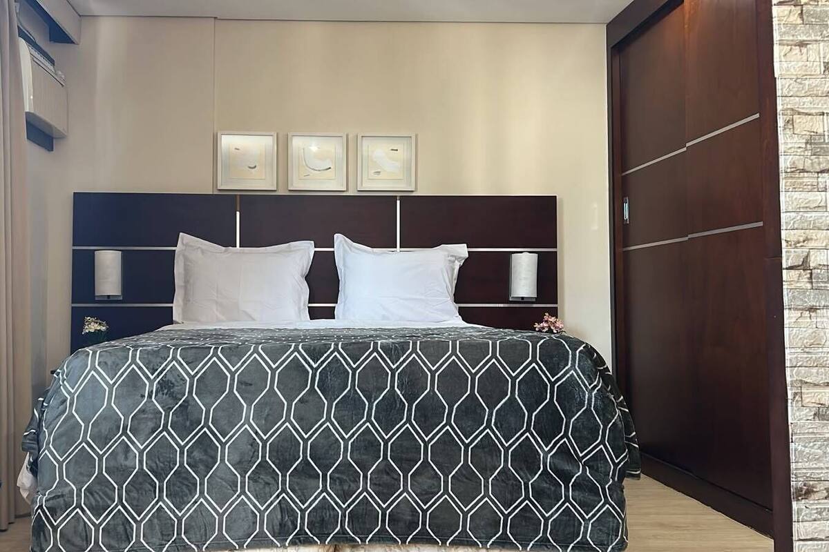 Apartment | In-room safe, iron/ironing board, WiFi (free), bed sheets