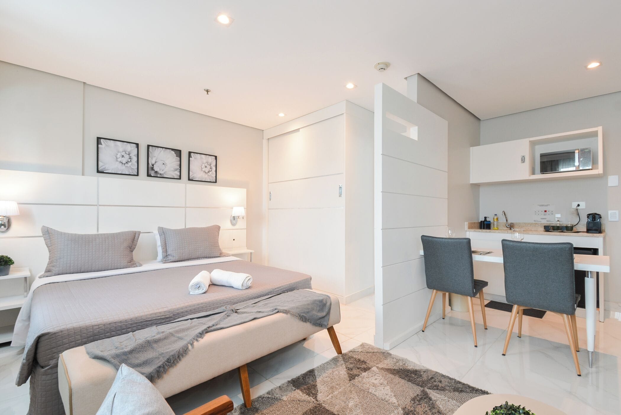 Elite Apartment | In-room safe, iron/ironing board, free WiFi