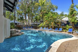 Pool - Absolute Beachfront | Palm Cove Apt Sleeps 4 (Palm Cove)