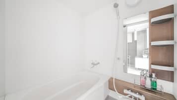 Apartment | Bathroom | Combined shower/bathtub, hair dryer, bidet, towels