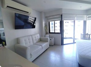 1 bedroom, WiFi, bed sheets - Tambuli Seaside Resort Luxury Studio (Lapu-Lapu)