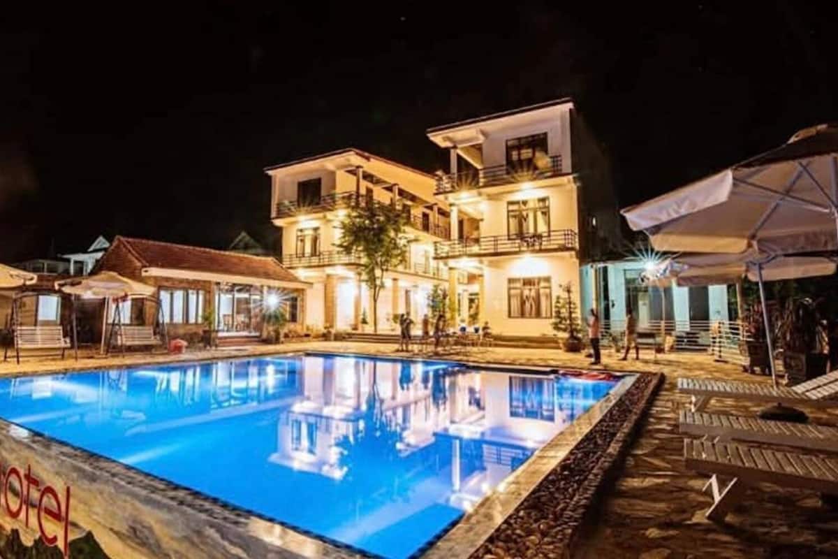 ダブルルーム マウンテンビュー | プール