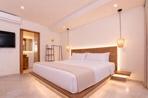 Deluxe Loft, Hot Tub | Peti besi dalam bilik, meja, ruang kerja komputer riba, Wi-fi percuma 