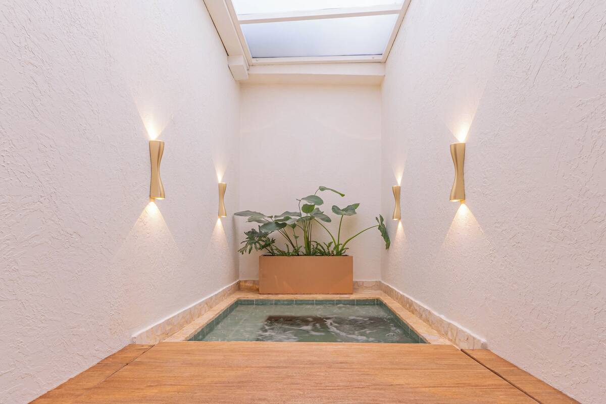 Gác Deluxe, bồn tắm nước nóng | Bồn tắm spa riêng