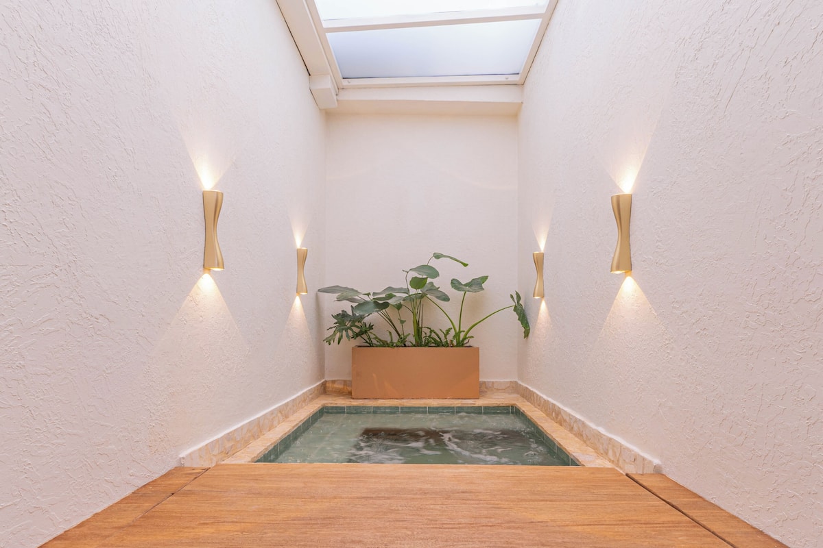 Deluxe Loft, Hot Tub | Private spa tub