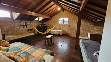 3 bedrooms, free WiFi, bed sheets