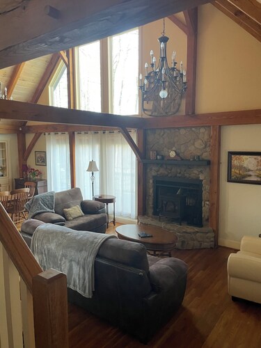Foothills Porch Getaway - 3 bedroom Cabin in Moravian Falls