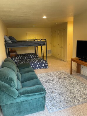 Interior - Foothills Porch Getaway - 3 bedroom Cabin in Moravian Falls (Moravian Falls)