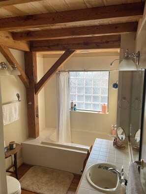 Jetted tub, hair dryer, towels, toilet paper