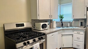 Private kitchen - Historic Downtown Visalia 2BR • 1BA (Visalia)