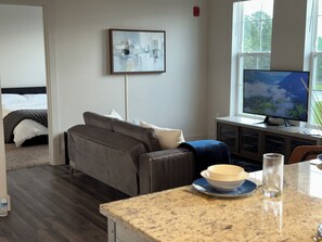 1 bedroom, iron/ironing board, travel cot, free WiFi - Modern 1BR Near Attractions • King Bed • Fast WiFi • Pool (Orlando)
