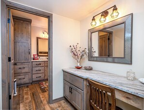 Interior - Unique Riverfront Pool Home - CLUB 333 w/ Small Beach Area & Private Dock (Bullhead City)