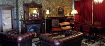 Historic Seddon Suite at Theatre Royal Hotel