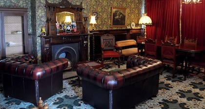 Historic Seddon Suite at Theatre Royal Hotel