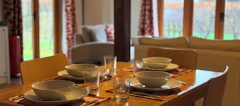 Cabin Sleeps 6 with Parking and Patio