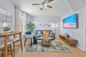 Smart TV, books - Modern furnished 1-bedroom suite with parking near downtown Lawrenceville (Lawrenceville)