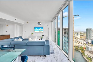 Living area - LUXORA 2 BR HIGH FLOOR W RESIDENCES (Miami)