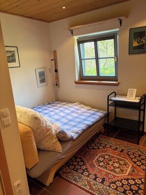 2 bedrooms, desk, free WiFi, bed sheets
