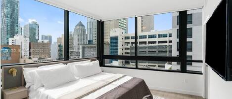 2 habitaciones, tabla de planchar con plancha, wifi y ropa de cama