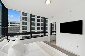 2 bedrooms, iron/ironing board, WiFi, bed sheets - LuxoraDistrict 225 2BR Downtown Miami (Miami)