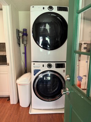 Interior - Sweet Home Bryson City Hot tub, Pet friendly, fireplace,near town and Casino (Bryson City)