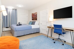 5 slaapkamers, een strijkplank/strijkijzer, internet, beddengoed