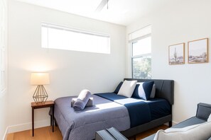 Room - Best Walkable East Side DT Modern 5BR Home Stay (Austin)