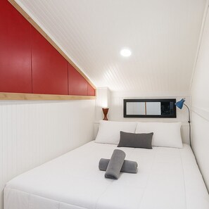 5 slaapkamers, een strijkplank/strijkijzer, internet, beddengoed