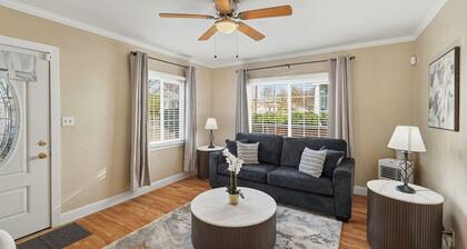 Enjoyable "Studio" 1-bedroom house, with AC and laundry in charming Stockton