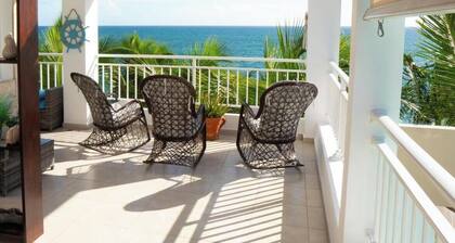 Lovely 3-bedroom 3-bathroom waterfront condo with AC in charming Juan Dolio,