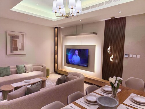 Cozy Modern Coastal Stay– Walk to Beach in Minutes