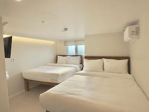 A hotel room with two beds, a window with blinds, a mounted air conditioner, and a ceiling-mounted smoke detector. - elim hostel (Seoul)