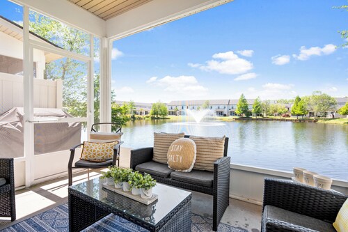 Isles Getaway, Lake front escape with screened in porch